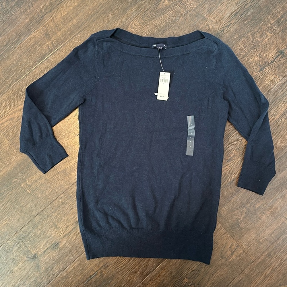 Gap woman’s size S. Navy 3/4 sleeve sweater. New with tags!